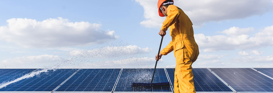 Matériel de nettoyage de panneaux photovoltaïques